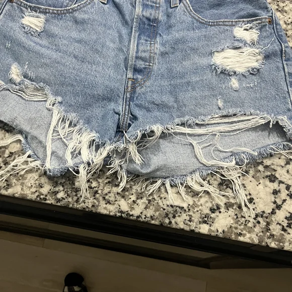 Levi's Light Blue Frayed Hem Jean Shorts - Picture 7 of 7